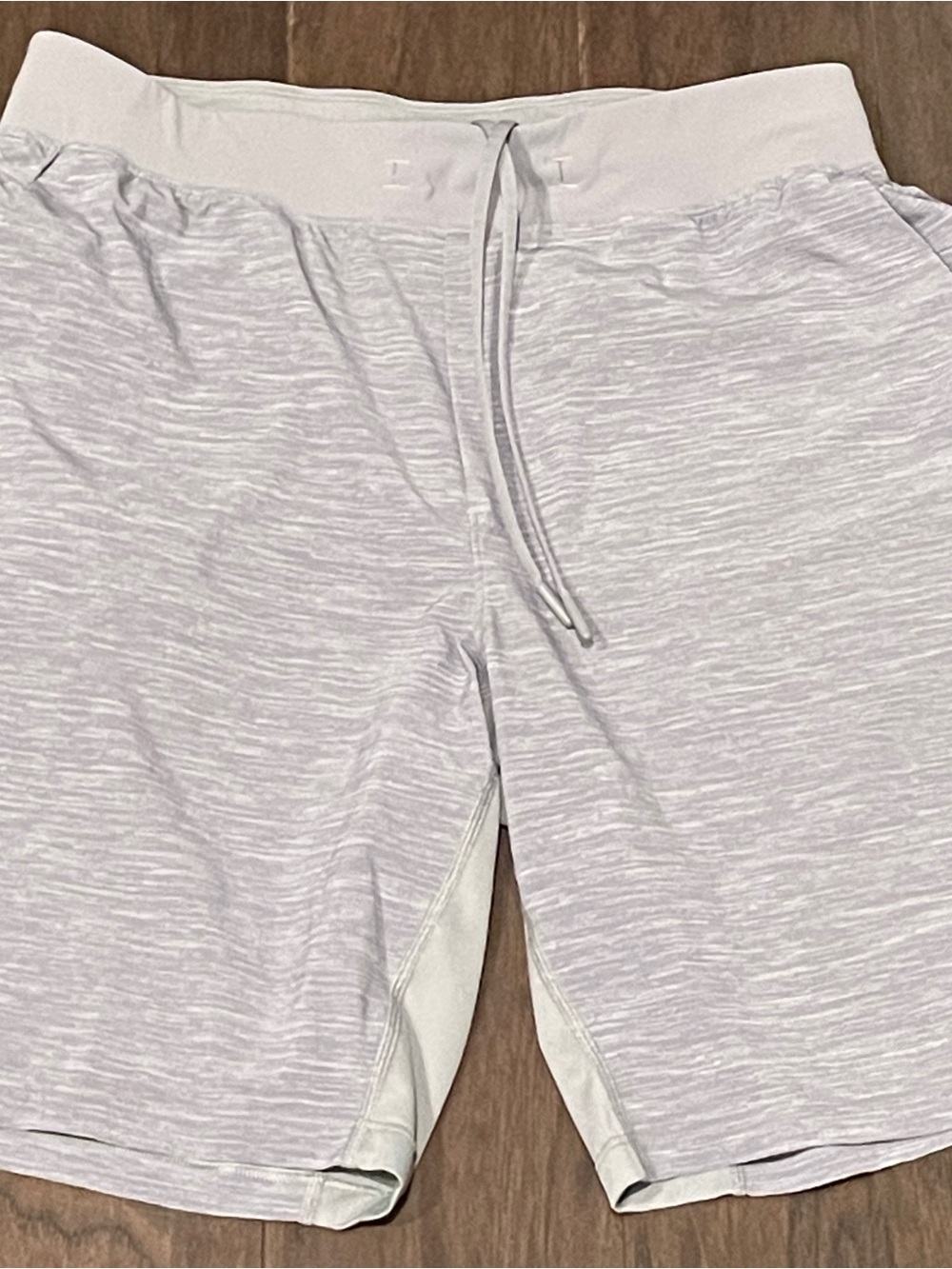 Lululemon Men's Silver Drop Pace Breaker Linerless 9" Shorts Size L